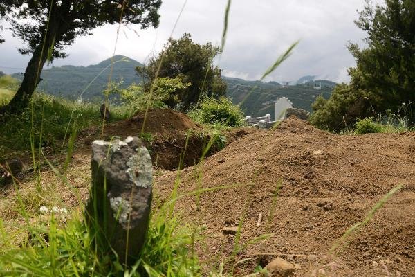 Kaçak define avcıları, 1700 yıllık Rum mezarlarını tahrip etti