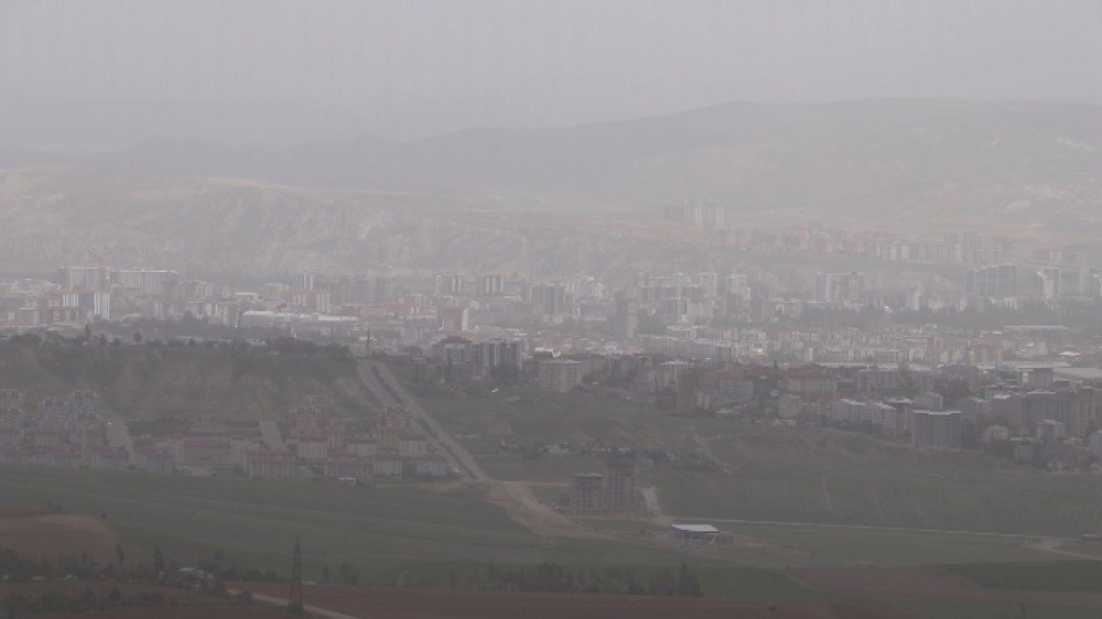 Sivas’ta tozlu hava etkili oldu