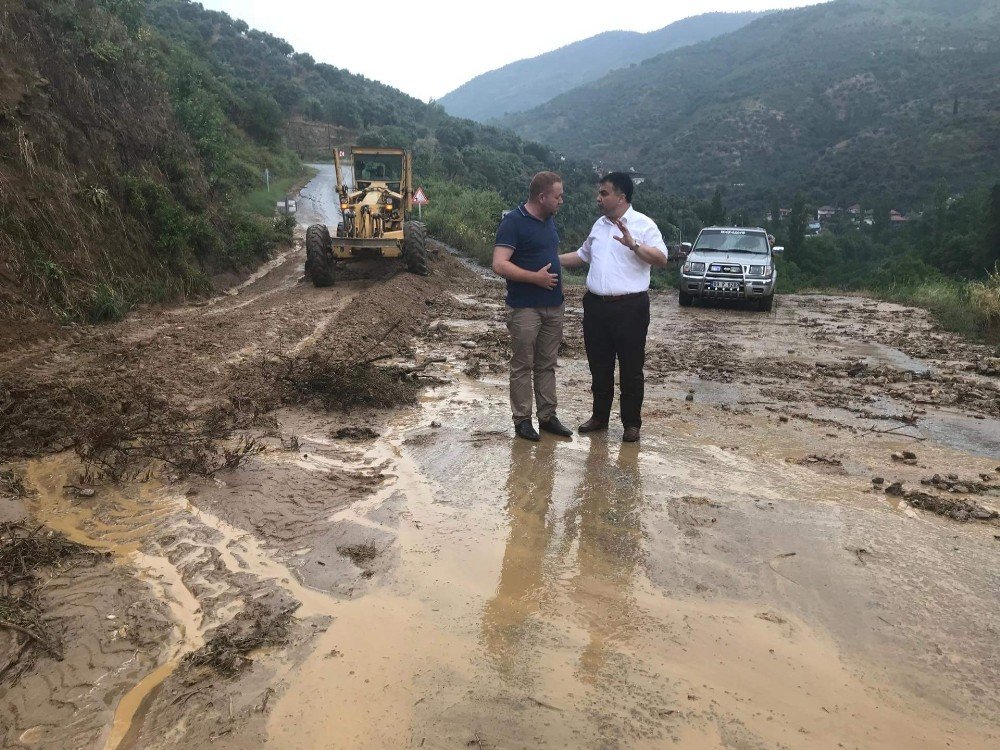 Başkan Kılınç, selin kapattığı yollara ilk müdahaleyi yaptı
