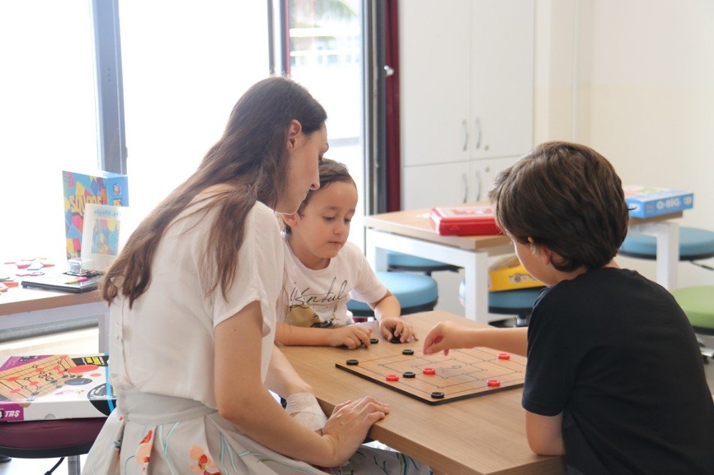 Minikler geleceğe Serdivan Çocuk Akademisi’nde hazırlanıyor