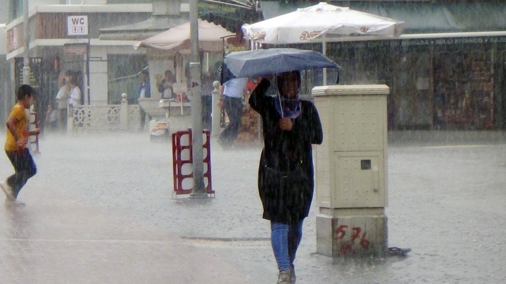 Bolu’da aniden bastıran yağmur etkili oldu