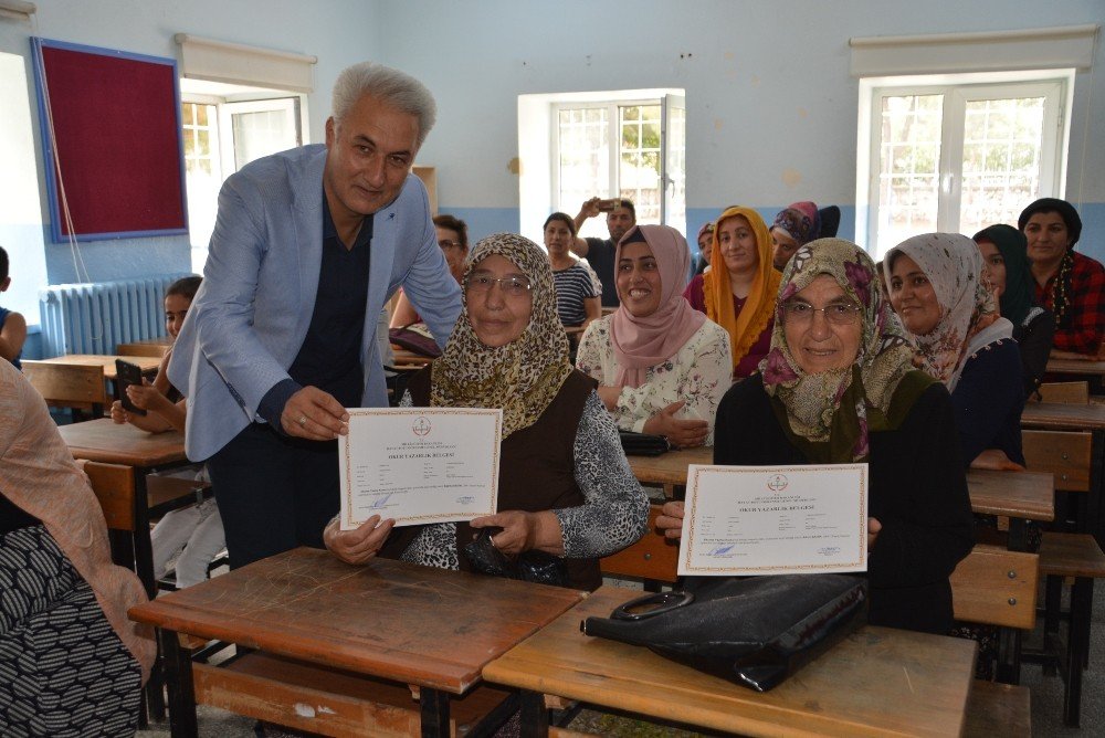 “Okuma Yazma Seferberliği” kursiyerleri sertifika aldı