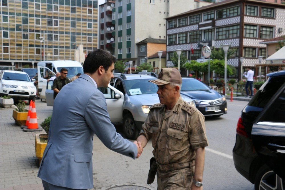 Jandarma Genel Komutanı Orgeneral Arif Çetin Eren Bülbül’ün memleketi Maçka’da vatandaşlarla bir araya geldi