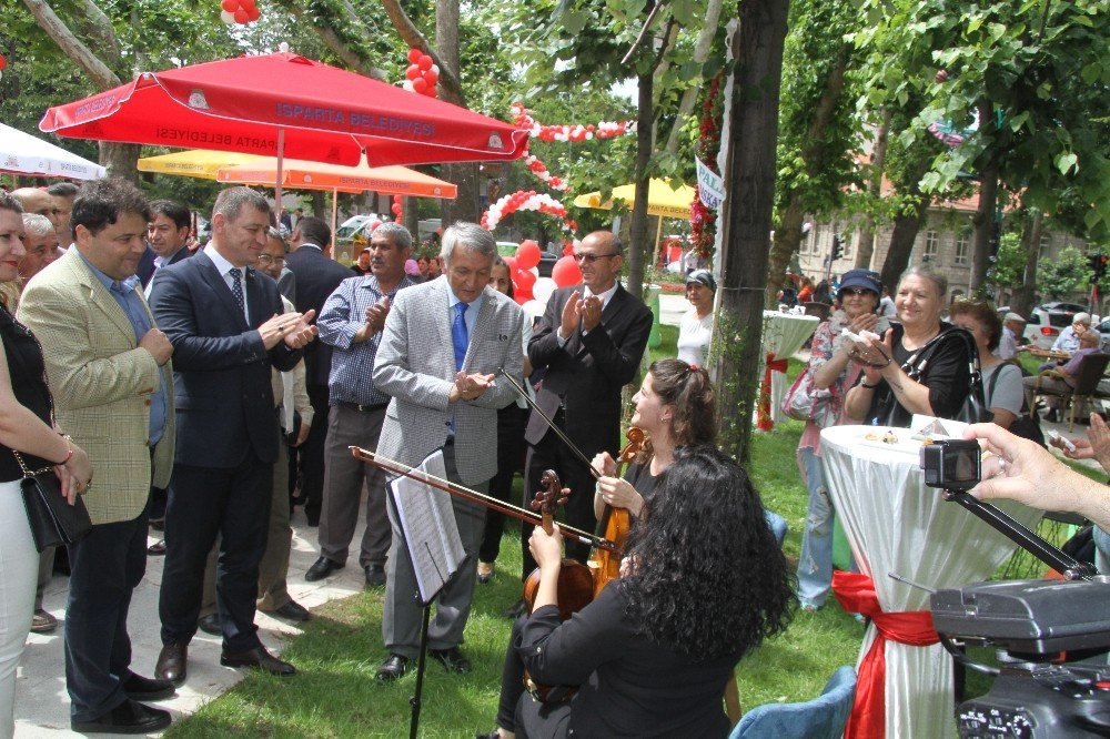 Isparta Atatürk Parkı belediye işletmeciliğinde hizmete açıldı