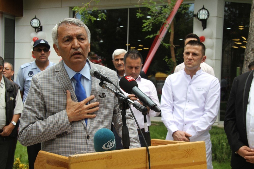 Isparta Atatürk Parkı belediye işletmeciliğinde hizmete açıldı