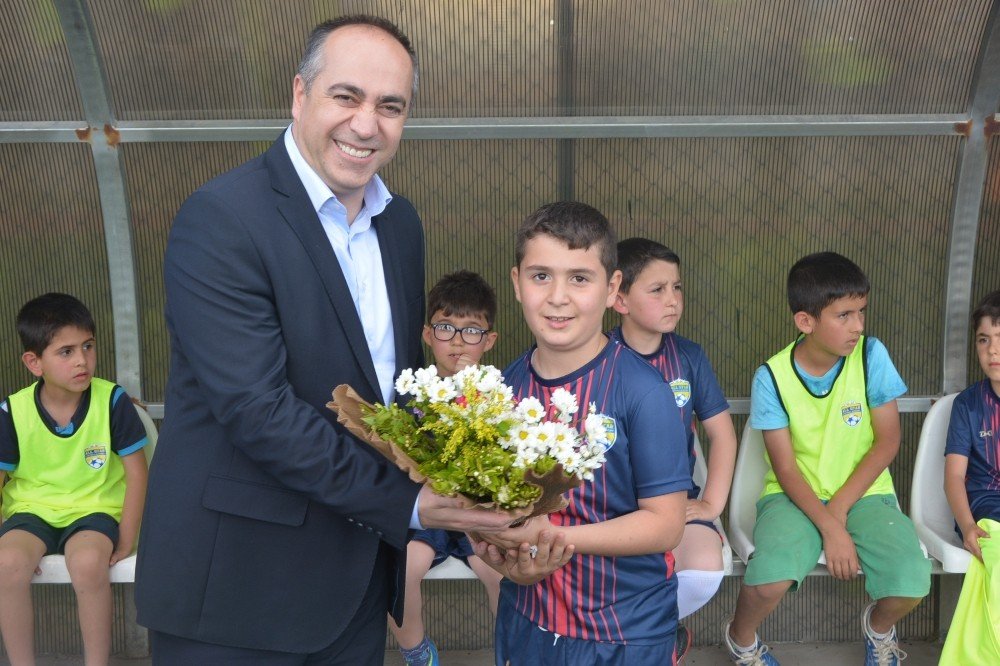 Patnos’un ilk ve tek spor okulu olan Barcelona Spor okulunun açılışı gerçekleştirildi