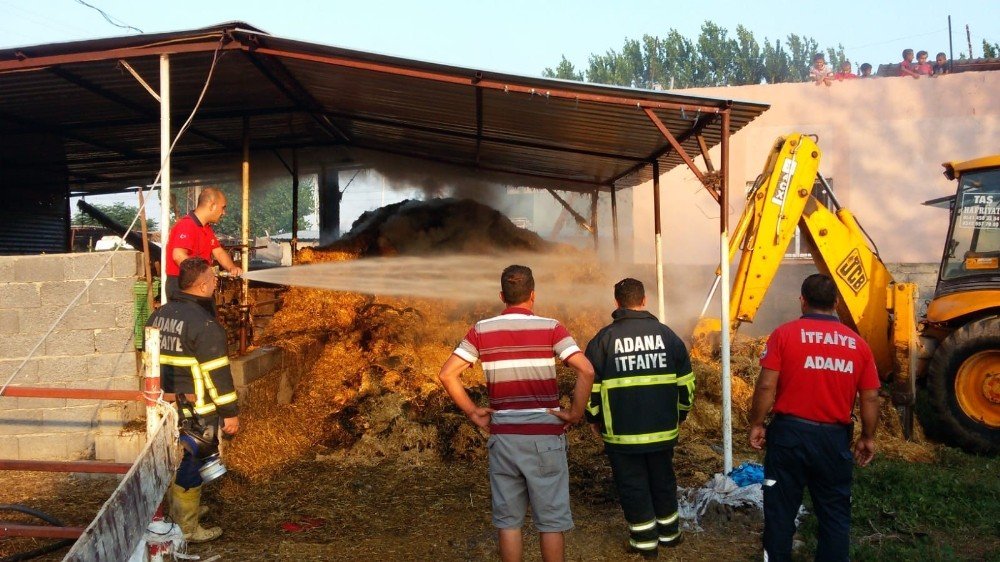 Adana’da saman deposunda yangın