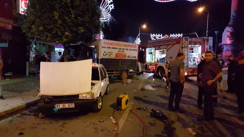 Düzce’de tır sürücüsü, 3 otomobil ve 1 kamyona çarptı vatandaşlar deprem zannetti