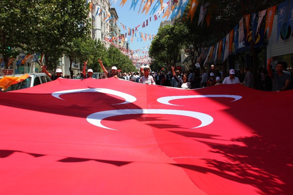 MHP’den AK Parti’ye bayrak jesti