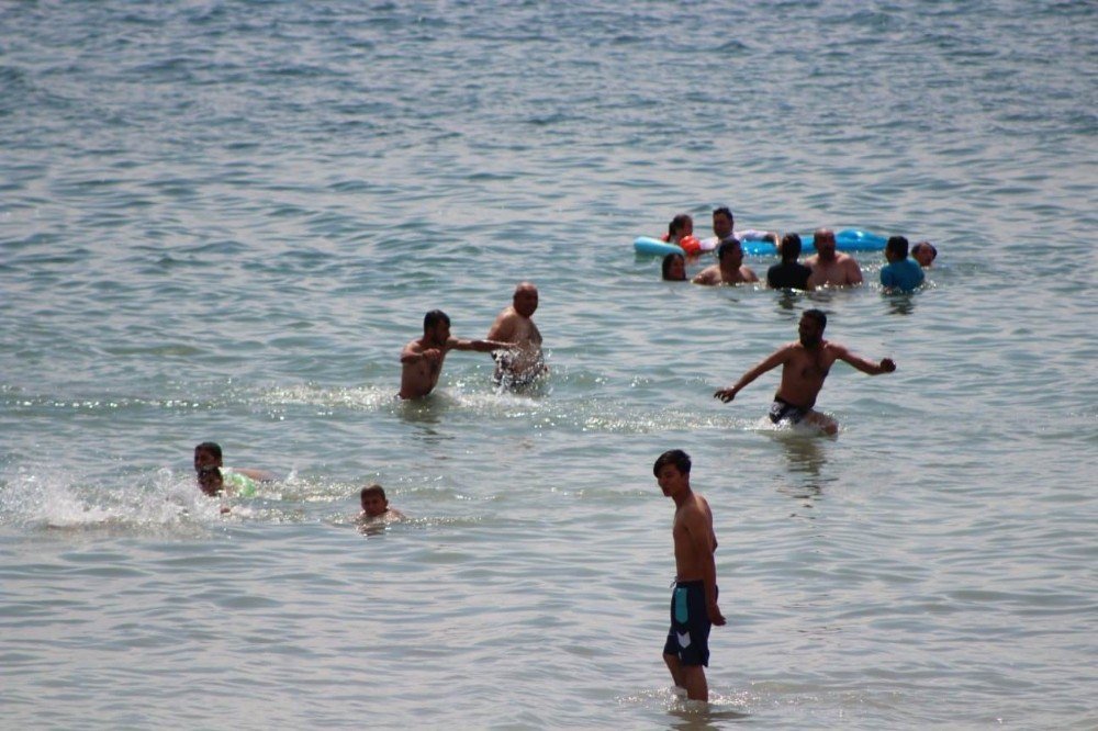 Oyunu kullanan seçmen Anadolu plajına akın etti