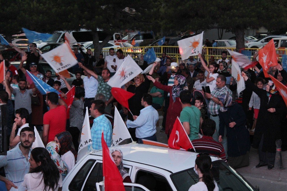 Konya’da seçim kutlamaları