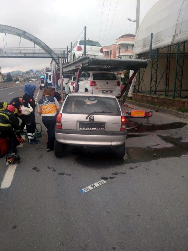 Otomobil park halindeki TIR'a çarptı: 1 ölü, 2 yaralı