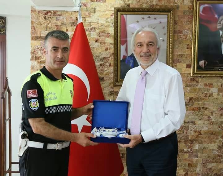 Başkan Kamil Saraçoğlu’ndan fedakar polislere ödül