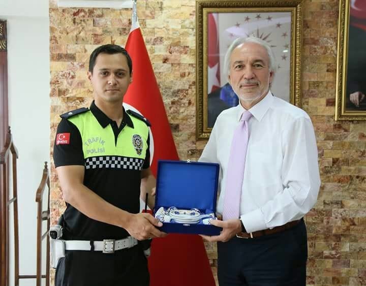 Başkan Kamil Saraçoğlu’ndan fedakar polislere ödül