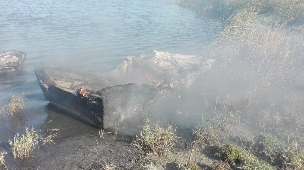 Çöplükte çıkan yangın balıkçı teknelerini yaktı
