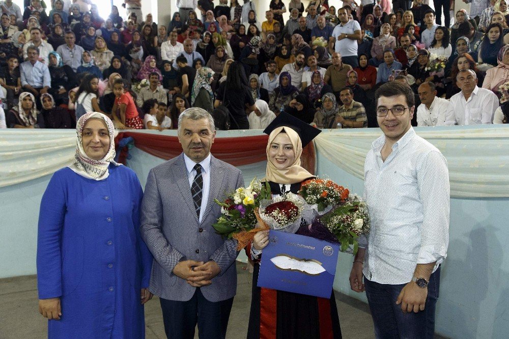 Başkan Çelik, ERÜ Eğitim Fakültesi’nin mezuniyet törenine katıldı