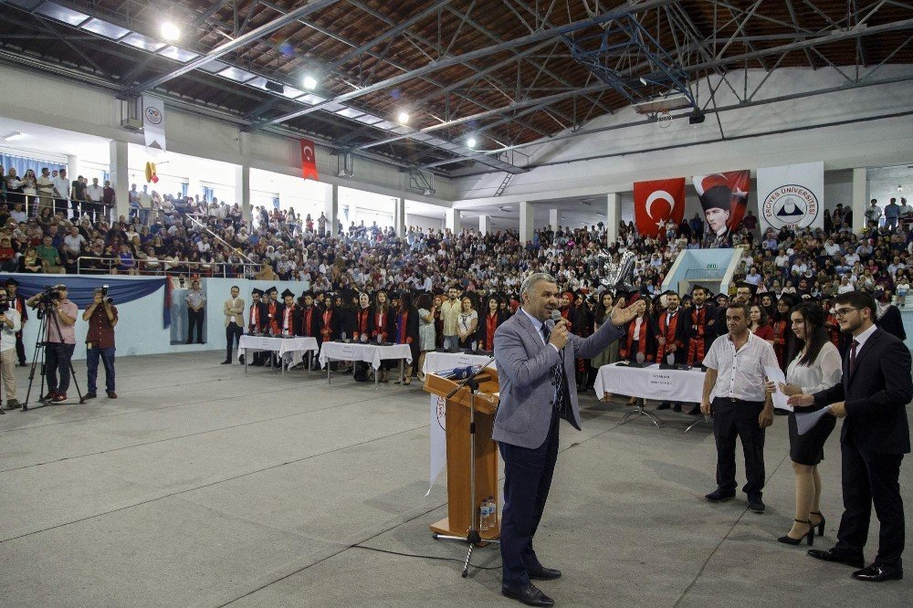 Başkan Çelik, ERÜ Eğitim Fakültesi’nin mezuniyet törenine katıldı