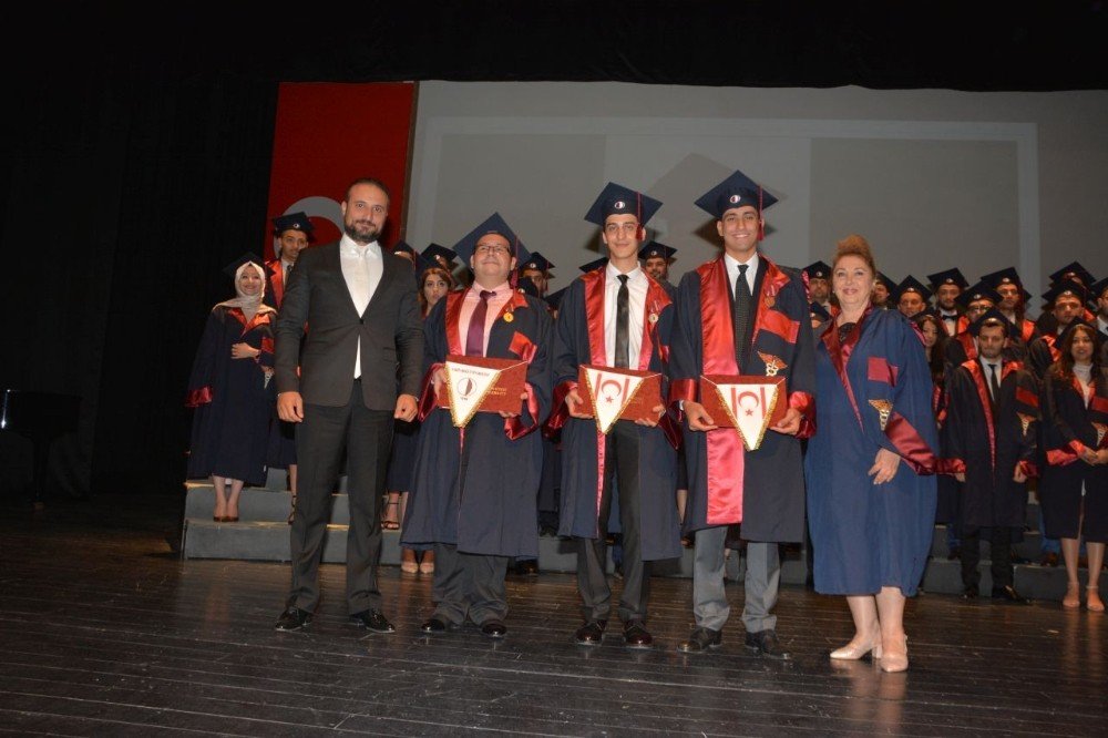 Yakın Doğu Üniversitesi Tıp Fakültesi mezuniyet töreni gerçekleştirildi