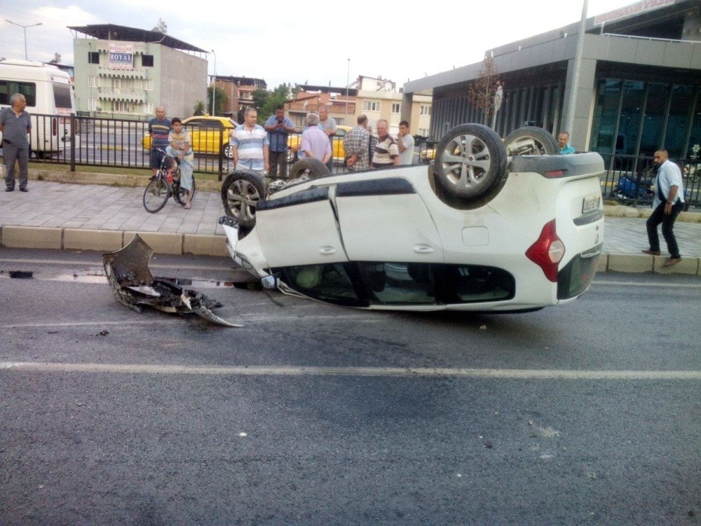 Önüne çıkan araca çarpmamak için kaza yaptı