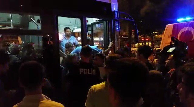 Halk otobüsünde yolcuları rahatsız eden şahıs gözaltına alındı