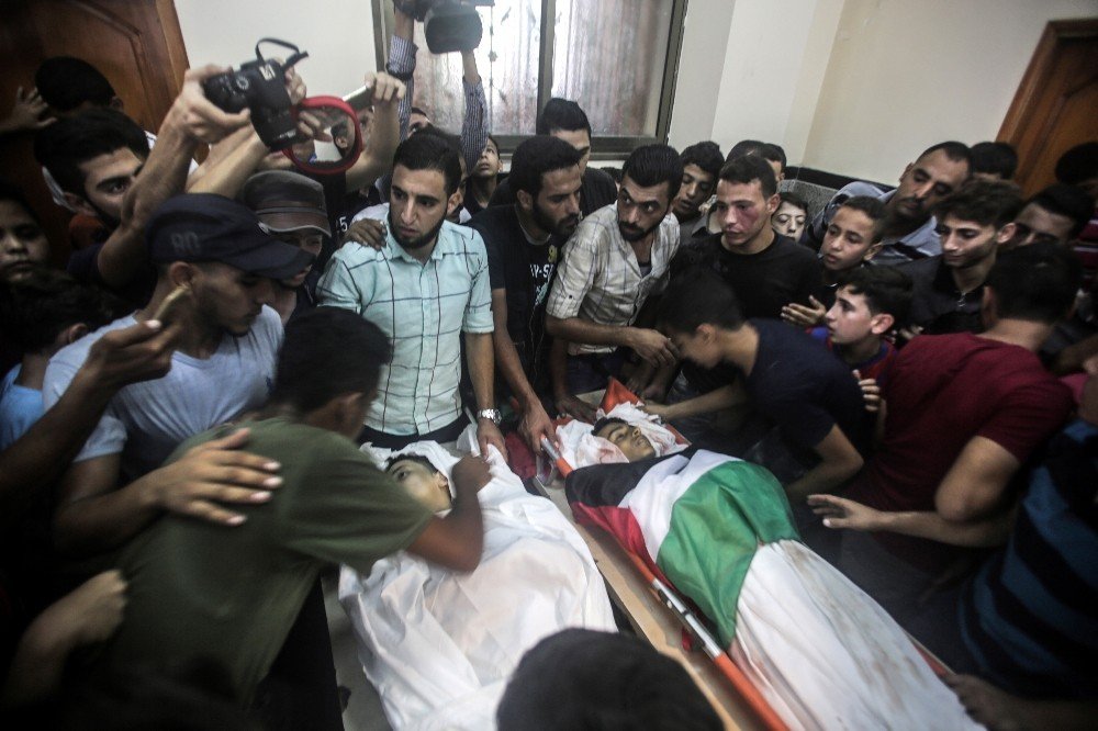 İsrail saldırısında şehit olan 2 çocuğun cenaze törenine binlerce kişi katıldı