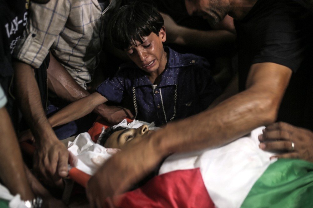 İsrail saldırısında şehit olan 2 çocuğun cenaze törenine binlerce kişi katıldı
