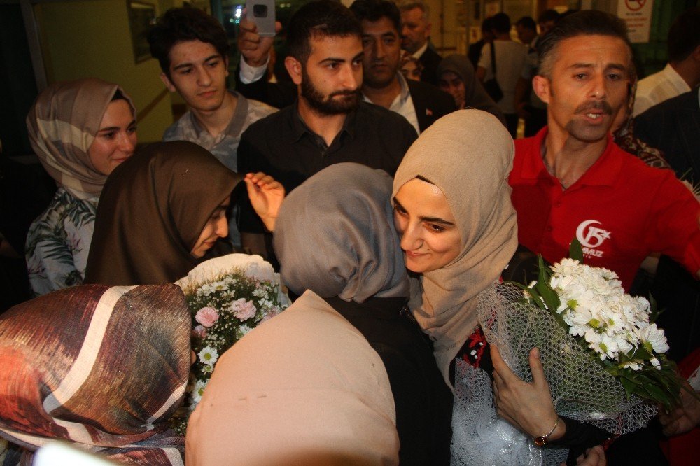 İsrail’de serbest bırakılan Ebru Öztürk, Türkiye’ye döndü