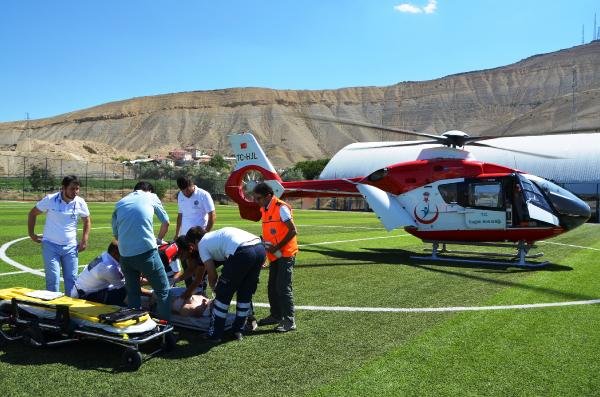 Havuzda kalp krizi geçirdi, ambulans helikopterle sevk edildi
