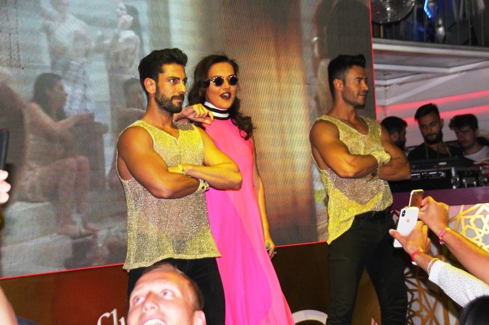 Demet Akalın Bodrum’u salladı