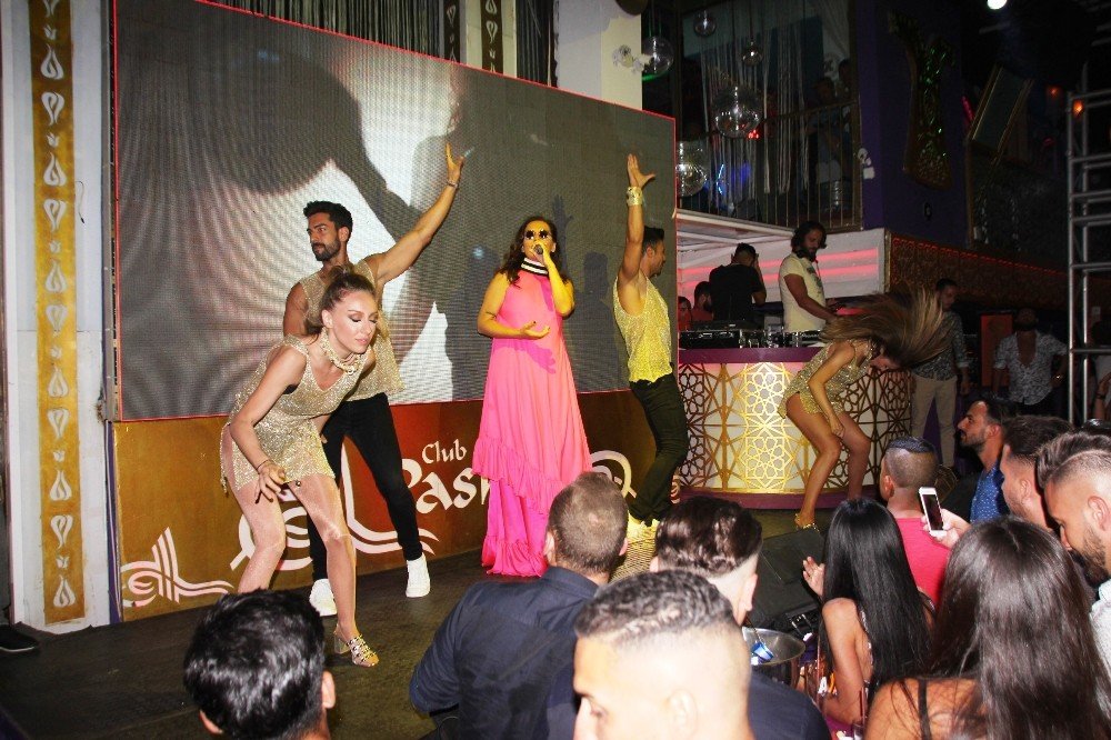 Demet Akalın Bodrum’u salladı