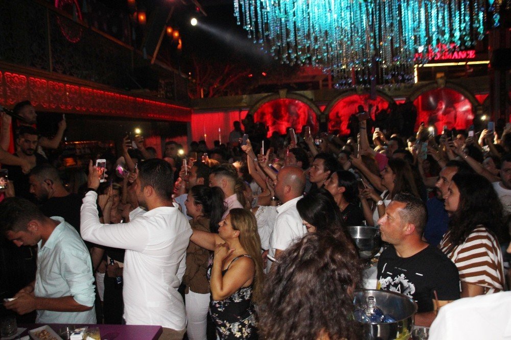 Demet Akalın Bodrum’u salladı