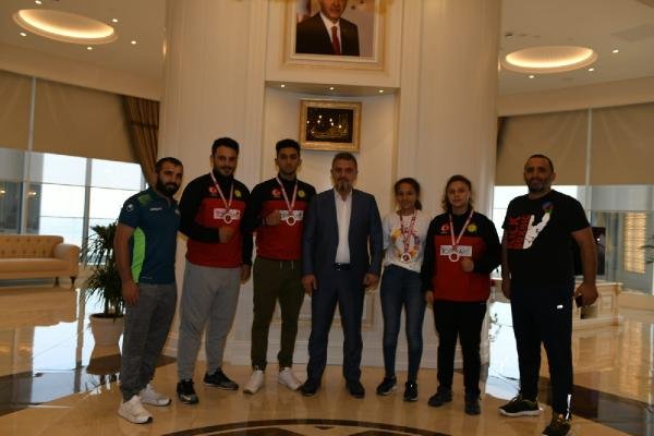  Kick Boks sporcuları Avrupa ve Dünya Şampiyonası'nda Türkiye'yi temsil edecek