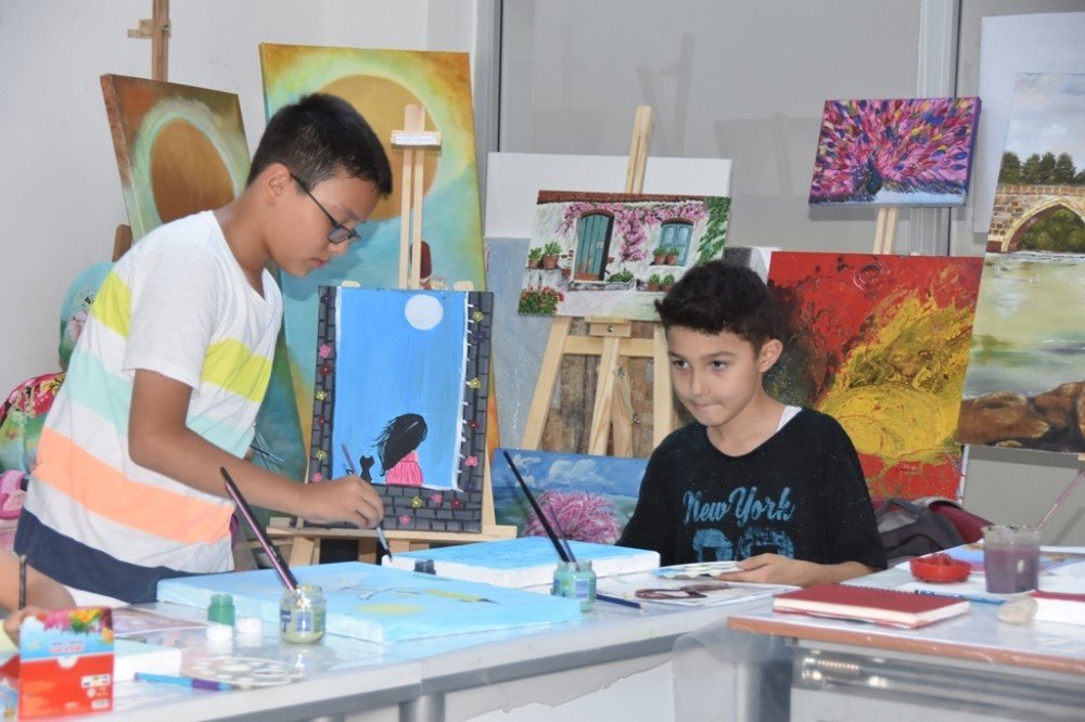 Geleceğin ressamları Kocasinan Akademi’de yetişiyor