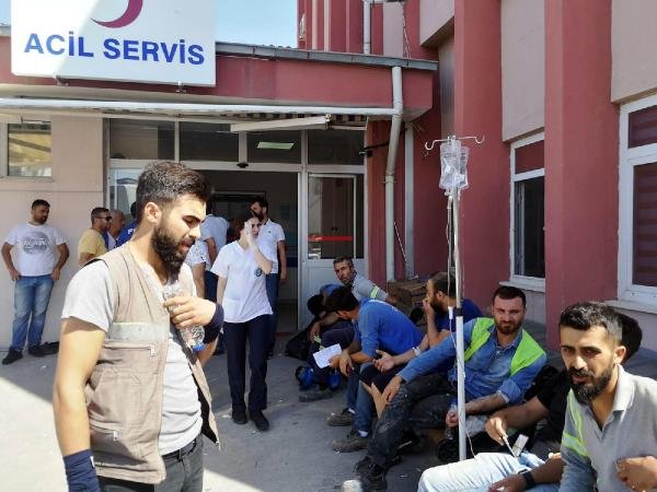 İzmir'de zehirlenme şüphesiyle hastaneye kaldırılanların sayısı 2100'e çıktı