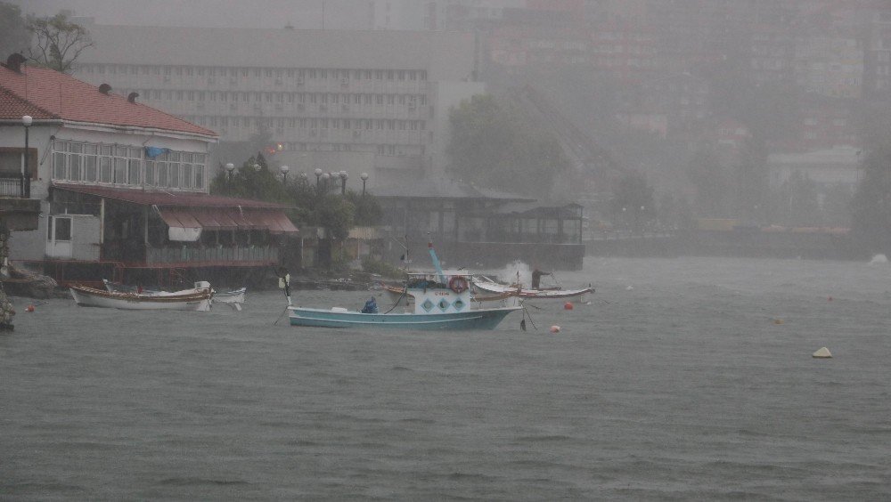 Meteorolojinin uyarılarının ardından Zonguldak’ta kuvvetli sağanak etkili oldu