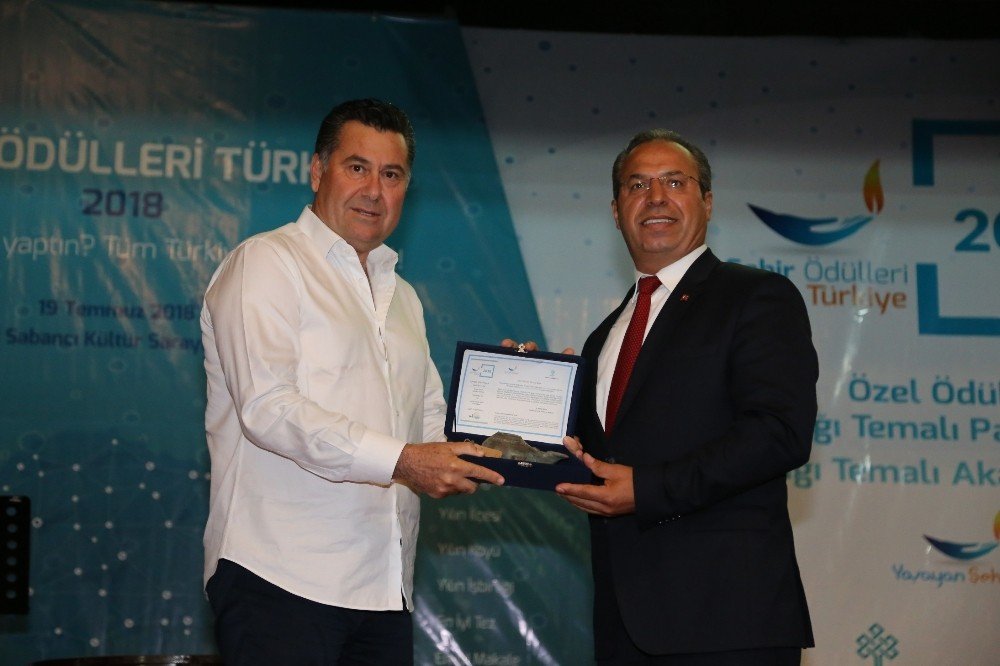 Başkan Kocadon’a Yılın Doğa Dostu Şehri Ödülü verildi