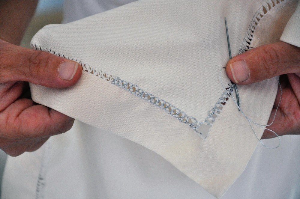 Bülent Ersoy’un yüz peçesini Kızıltepeli kadınlar işledi