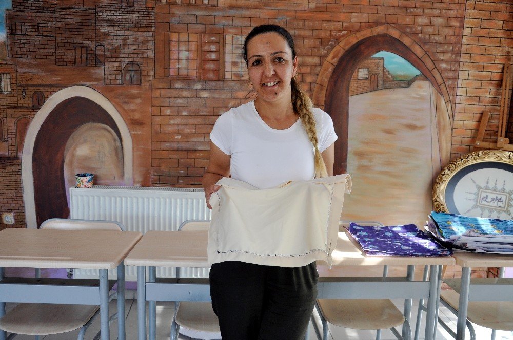 Bülent Ersoy’un yüz peçesini Kızıltepeli kadınlar işledi