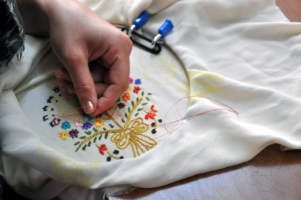 Bülent Ersoy’un yüz peçesini Kızıltepeli kadınlar işledi