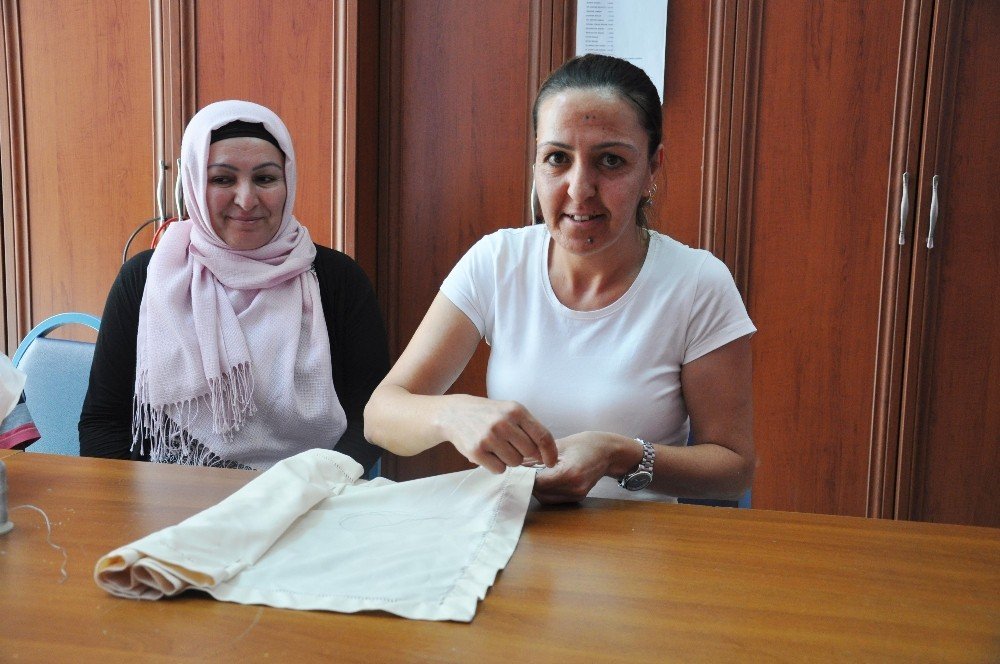 Bülent Ersoy’un yüz peçesini Kızıltepeli kadınlar işledi