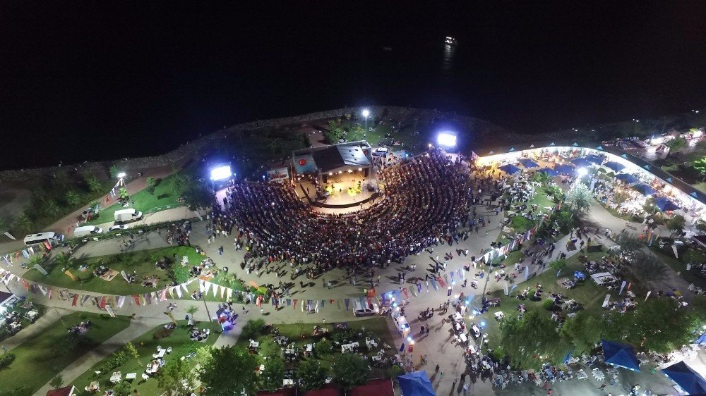 Bilecekliler Coşkun Sabah’la şölene damga vurdu