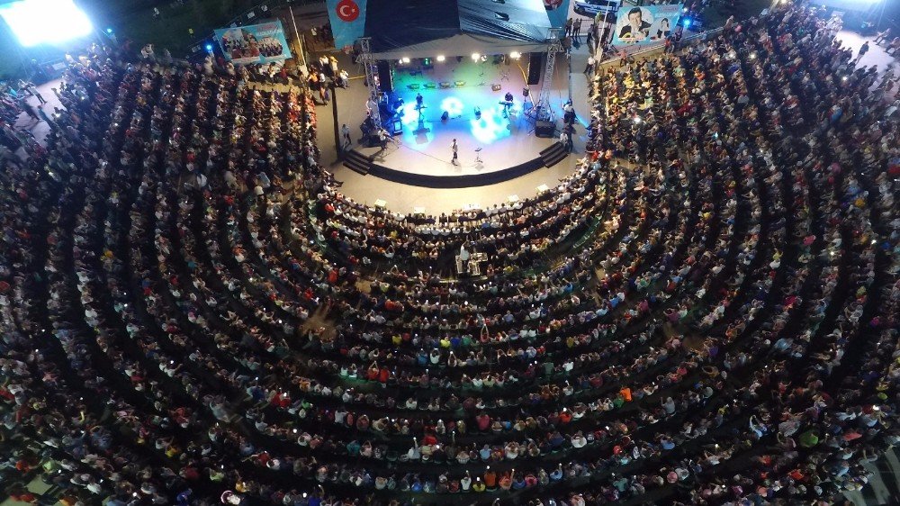 Bilecekliler Coşkun Sabah’la şölene damga vurdu