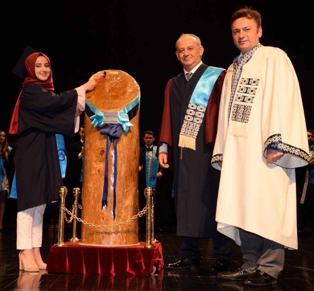 ESOGÜ Diş Hekimliği Fakültesi 2018 mezunlarını uğurladı