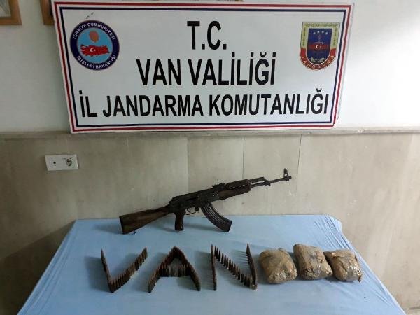 Van'da PKK'ya ait silah, mühimmat ve eroin ele geçirildi