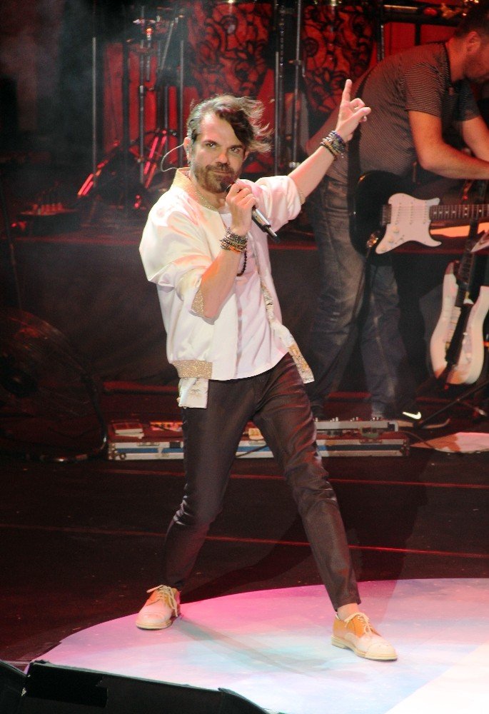 Kenan Doğulu söyledi annesi dinledi