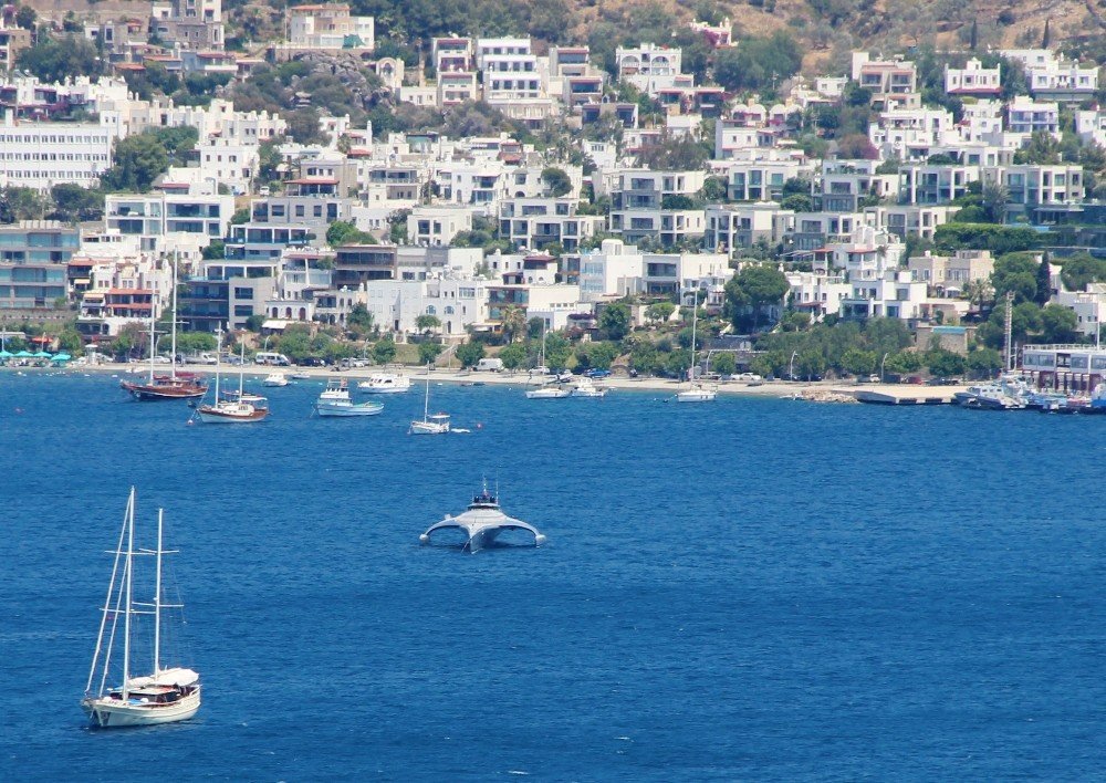 Inna, Ajda Pekkan’ın “Yaz yaz yaz” şarkısını kopya çekerek seslendirdi