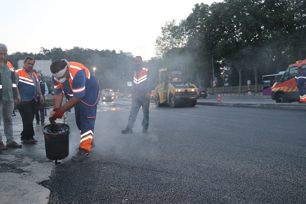 Dolmabahçe’de çöken yol onarılıp yeniden trafiğe açıldı