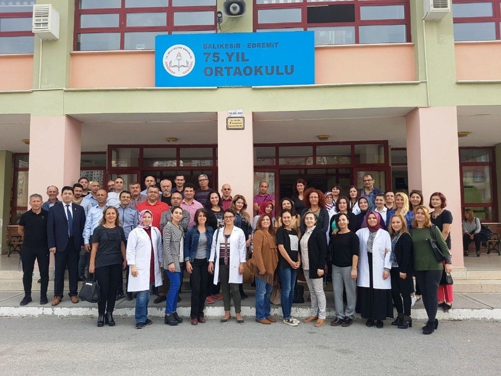Edremit’te 75. Yıl Ortaokulu’dan 2 öğrenci bursluluk sınavında Türkiye birincisi oldu