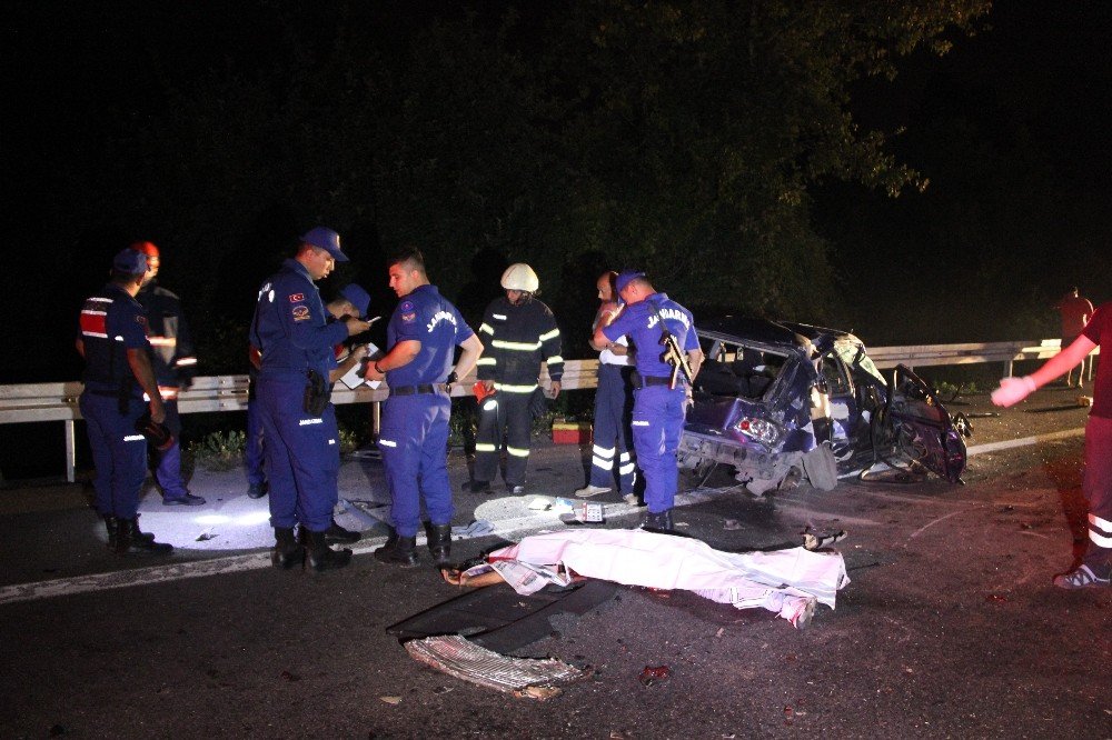 Düzce TEM otoyolunda feci kazada 1 kişi öldü 1 kişi yaralandı