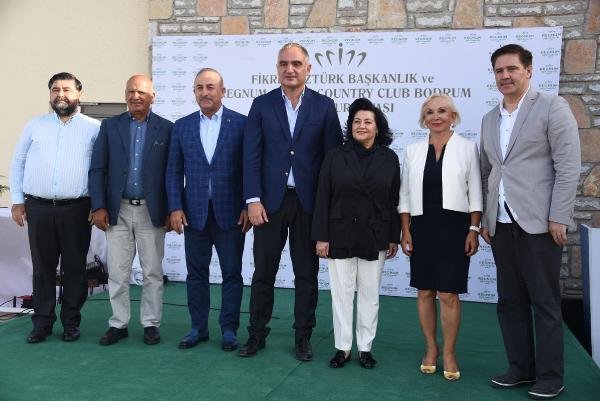 Bakan Çavuşoğlu ve Ersoy golf turnuvası ödüllerini verdi